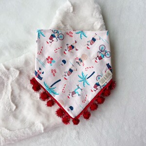 Reversible Santa Bandana, Red Pom Pom, Over the Collar, Scrunchie Neck, Winter Dana, Pet Gifts, Easy Slip On, Customizable