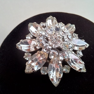 Vintage snowflake crystal rhinestone brooch, Elegant Frozen Brooch, Clear color women&#39;s pin for dress & jacket, Bridal Bouquet Brooch