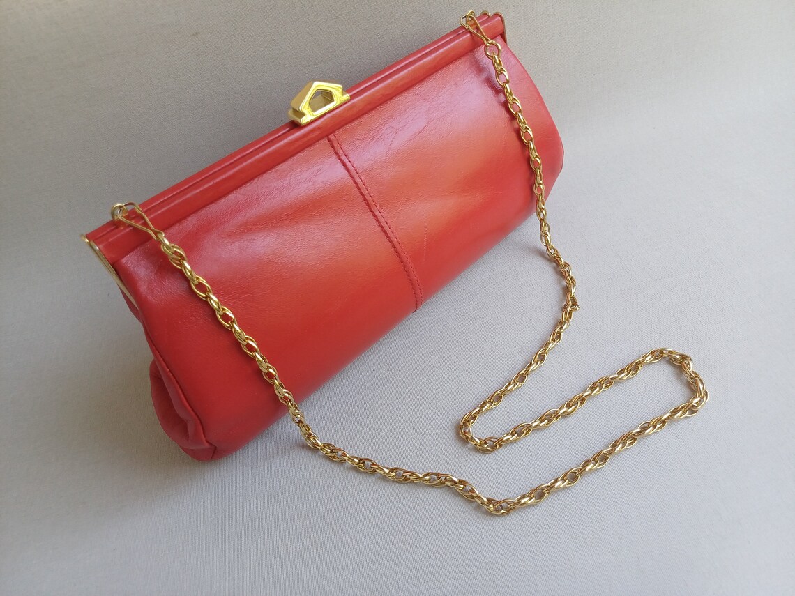 Rare Vintage Jane Shilton clutch 1970s, Elegant genuine leather purse, Red bag with hidden braided golden chain, Evening strapless handbag, foto 2 di 5