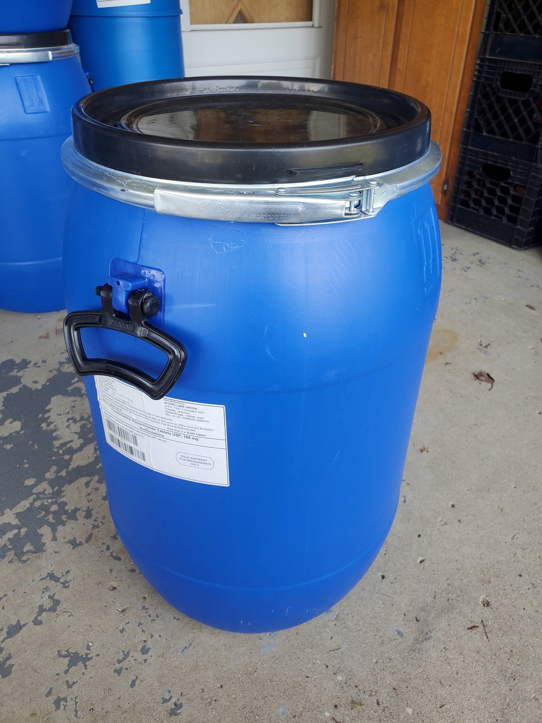 15 Gallon Food Grade Barrel With Handles, Locking Ring, and Lid. 