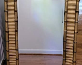 ヴィンテージ風無垢竹製壁掛け鏡 – 面取りガラス – アンティークゴールド仕上げ – シノワズリー／ハリウッド・リージェンシー様式