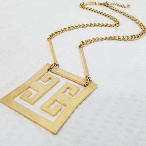 Vintage Signed SU CHINA Gold Tone Curb Chain & Double Greek Key Pendant Necklace