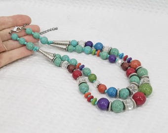 Gargantilla vintage bohemia con cuentas de cerámica multicolor y múltiples hebras en tono plateado