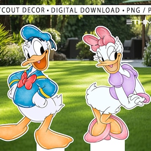 Puede incluir: Una descarga digital de una decoración recortable con Donald Duck y Daisy Duck. Donald Duck lleva una camisa de marinero azul con una corbata de lazo roja y un gorro de marinero azul. Daisy Duck lleva un vestido morado con un lazo rosa y zapatos rosas.