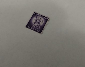 1950s Mauve Stamp- U.S. Statue of Liberty - 3 cents