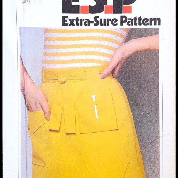 1970s Golf Skirt with Attached Shorts, Tie Belt with Slide-on Pouch for Golf Balls & Tee; Sizes 12 14 16. Simplicity 8534.