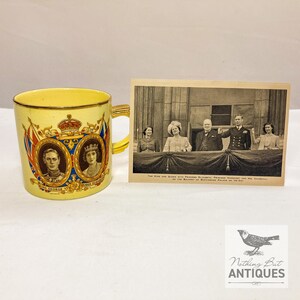 Ancienne tasse à thé commémorative du roi George VI et de la reine Elizabeth 1939 aux États-Unis en visite aux États-Unis avec carte postale Churchill V-E Day, lot de 2, env. 1939