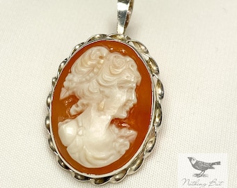 Pendentif ancien en forme de broche camée en coquillage sculpté de style édouardien, argent sterling avec bélière à charnière, env. Années 1900 - Années 20