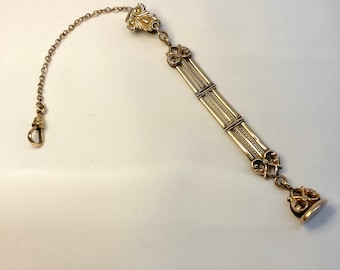 Antiker viktorianischer Uhrenanhänger mit kleiner Kette, monogrammiert „C“, teils 10 Karat Gold gefüllt, ca. 1880 - 1900