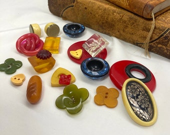 Antique Bakelite, Lucite and Celluloid Buttons, Lot of 20, ca. 1930s - 1940s