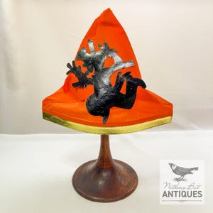 Cappello antico in carta crespa Art Déco per Halloween con corvo nero danzante JOL, ca. anni '30