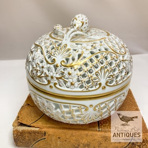Vintage Herend Covered Candy Dish Bonbonniere With Strawberry Finial, ca. 1980s