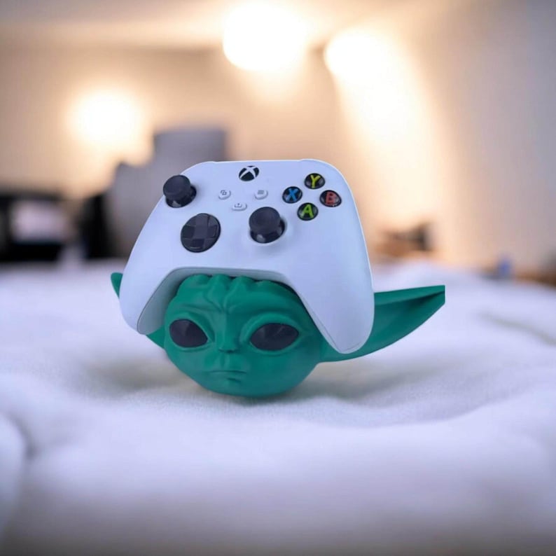 Baby Yoda Controller Holder 3D Printed Model - Mandalorean Game Collectible Figurine fan art desk pet afbeelding 1