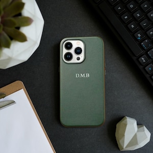 Gepersonaliseerde MagSafe iPhone-hoesje voor iPhone 12 13 14 15 16 Pro Max, custom monogram initialen telefoonhoesje, luxe zacht leer magnetisch hoesje