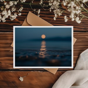 Carte Lumière Lunaire, Carte Nuit Sérénité, Carte Romantique Coucher de Soleil, Carte Art Réflexion Océan