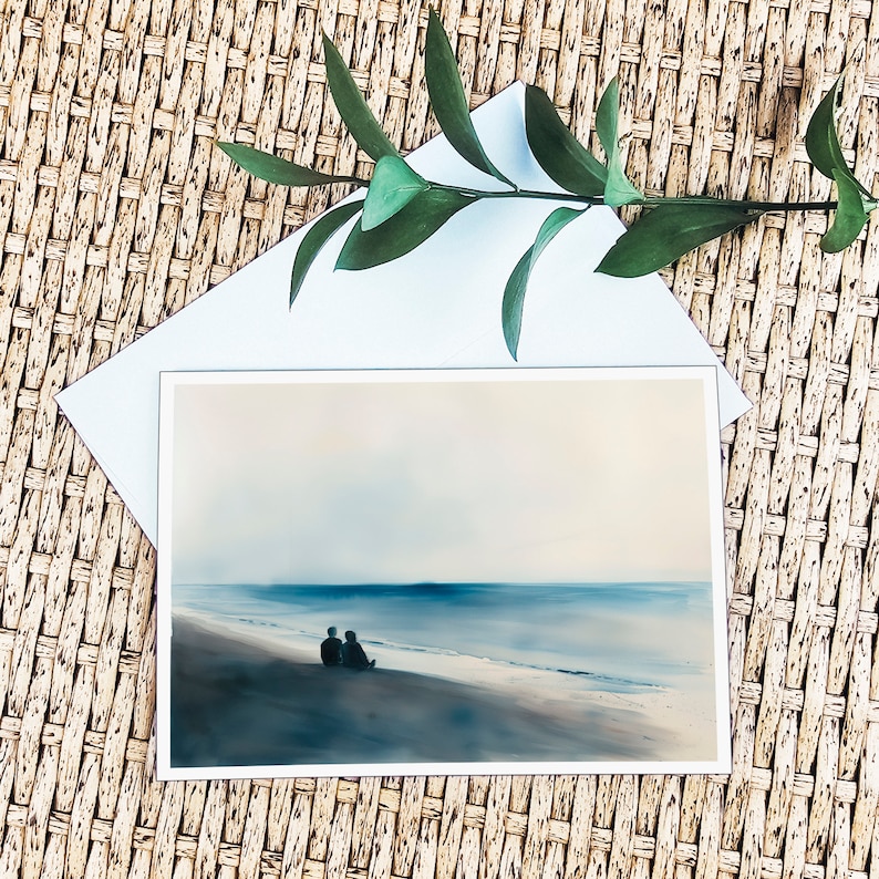Tarjeta de felicitación romántica de pareja en la playa, acuarela serena junto al mar, amor y tranquilidad, sobre incluido. imagen 2