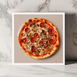 Carte pizza pepperoni champignons illustration gourmande style peinture carte amusante cuisine italienne pizzeria fête anniversaire