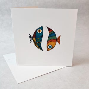 Carte poisson double coloré style graphique minimaliste illustration originale parfaite pour anniversaire remerciement ou toute occasion