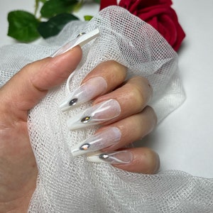 Bridal nails ballerina style stick on nails. French stile press on nail gel tips with rhinestones.