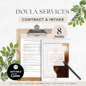 Puede incluir: Un conjunto de formularios de contrato y admisión de servicios de doula de 8 páginas. El documento se muestra en un portapapeles de madera y en la pantalla de una tableta con un lápiz óptico. El texto incluye Doula Services Contract and Intake.