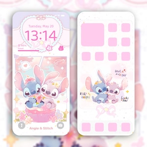 Op de afbeelding: Een roze en blauwe telefoonachtergrond met Stitch en Angel uit Lilo & Stitch. De achtergrond heeft een roze en blauwe kleurstelling met een hartvormige klok, een lentethema en een raster met pictogrammen. De tekst "Keep Happy" en "Have a Nice Day" is ook inbegrepen.