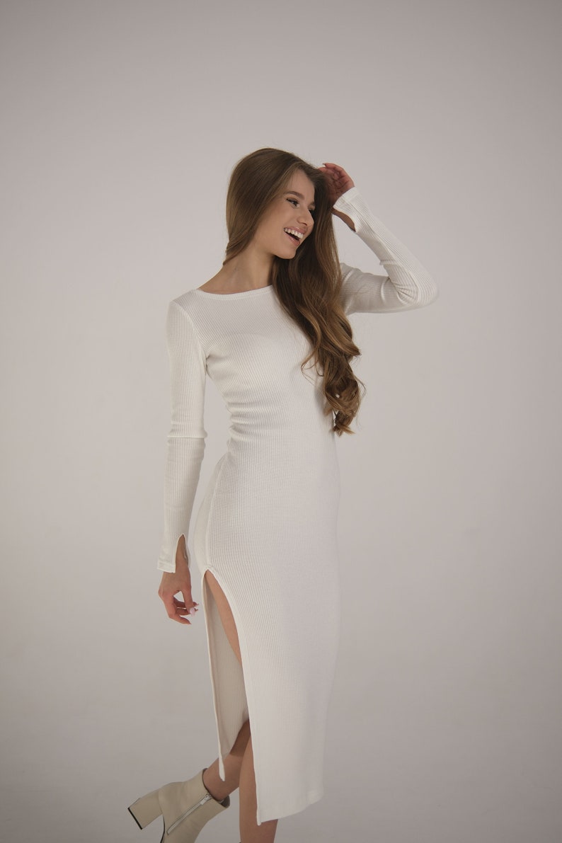 Robe Maxi, robe à fente latérale profonde à manches longues côtelée blanche, robe minimaliste à épaules ouvertes du soir pour femmes, robe moulante crayon formelle image 2