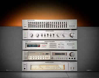 Sistema estéreo de componentes vintage Marantz serie 500 RaRe con altavoces en blanco y negro