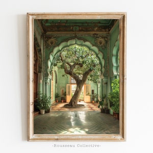 Vintage Haus aus der Kolonialzeit, Dschungel Wandbild Fotokunst, britischer Kolonialstil, Tropisches Dekor, Architektur Kunstdruck, Boho Art Palace, Olivenbaum