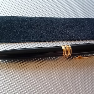 Stylo à bille noir en métal avec anneau et clip en or, nouvelle recharge d'encre noire Mont Blanc et nouvel étui en velours noir