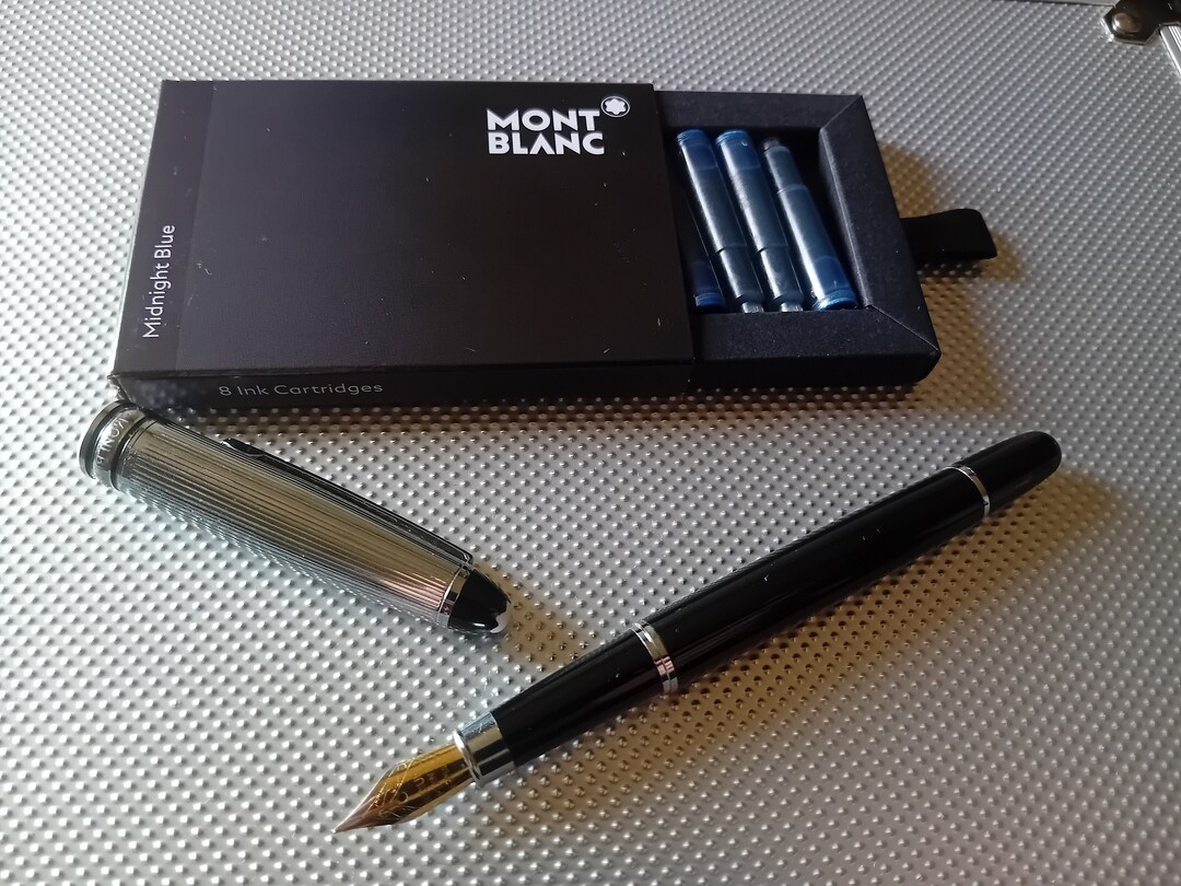 Fountain Metal Pen Half Black Half Silver Has a New Original