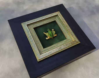 лягушка в чернойчи-рамке, лягушка в кристаллах в двойной рамке, лягушка - символ удачи и денег