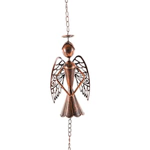 Pu&ograve; includere: Un carillon a vento in metallo color rame a forma di angelo con dettagli intricati sulle ali e una campana nella parte inferiore. Il carillon &egrave; appeso a un gancio con una catena.