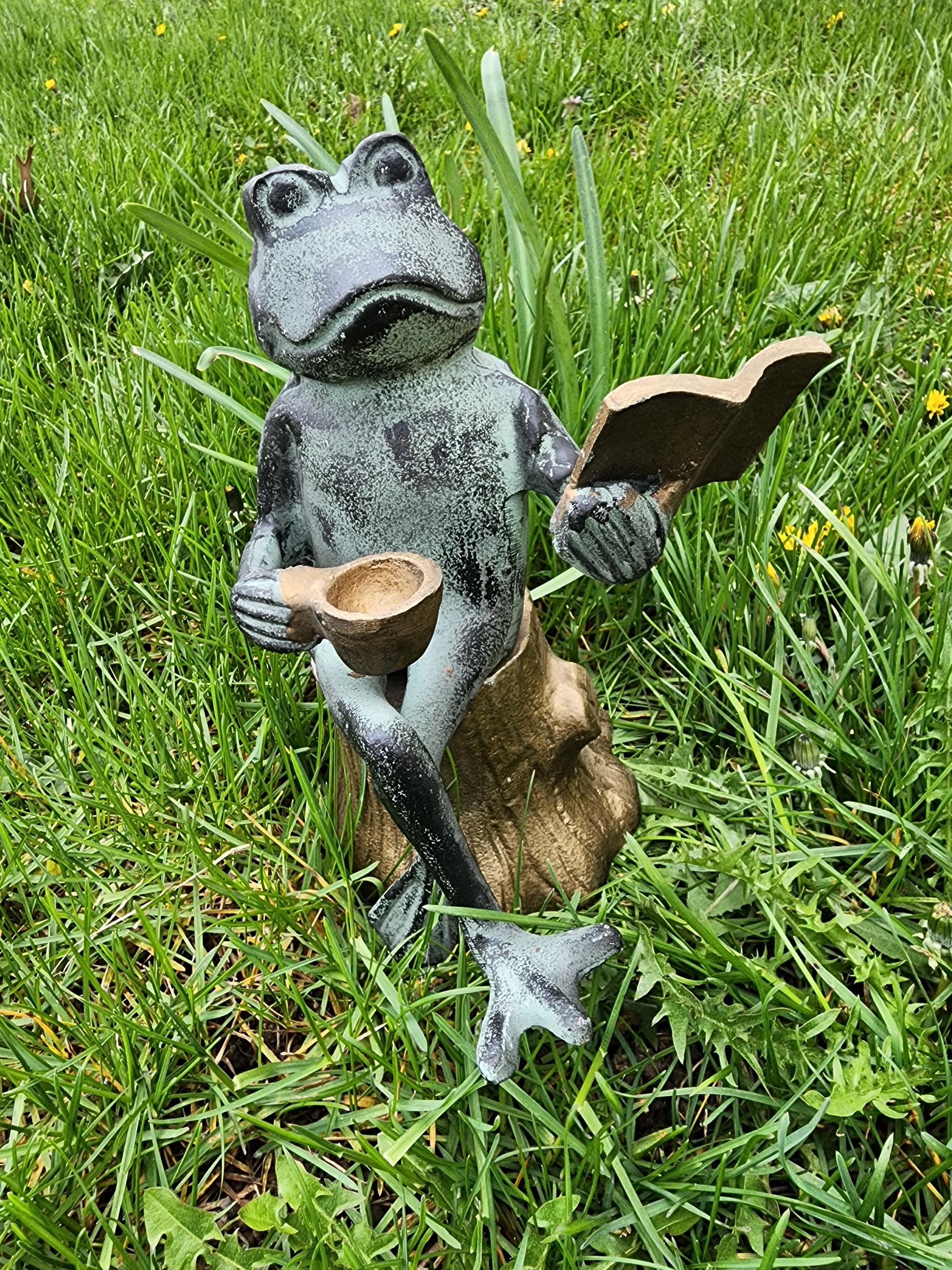 Frog Yard Statue Metal, Whimsical Outdoor Garden Decor on Stump, Unique Patio frog Sculpture