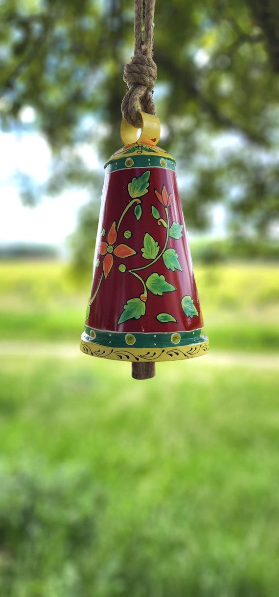 Rustic Hand-Painted Metal Bell Wind Chime – Floral Farmhouse Garden & Porch Decor, Spring Gift