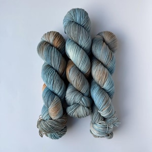 Hand-dyed merino sock yarn or pure merino, superwash, fingering, variegated, multi-colored - Color: mountain river