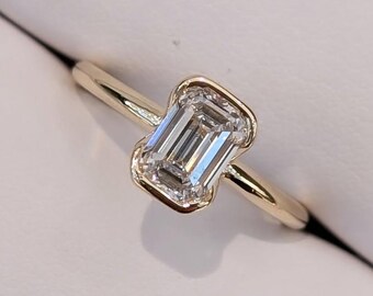 Anillo de compromiso con diamante cultivado en laboratorio de talla esmeralda de 1,5 quilates, anillo de oro macizo de 14 quilates, anillo con medio bisel, anillo solitario, anillo apilable, anillo con diamante CVD.
