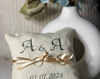 Cojín almohada para anillos bordado personalizado. Cojín porta alianzas Initials. Alianzas de boda. Arras, anillos.