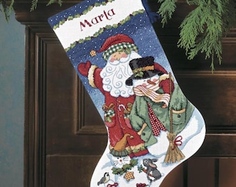 サンタと雪だるまのストッキングのクロスステッチパターン