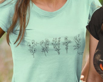 ワイルドフラワーグラフィックTシャツ：ボヘミアンフローラルTシャツ、自然愛好家へのギフト