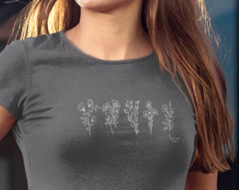 ワイルドフラワーグラフィックTシャツ：ボヘミアンフローラルTシャツ、自然愛好家へのギフト