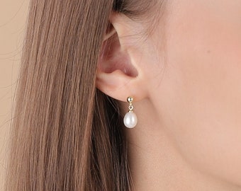 Boucles d'oreilles en perles d'eau douce véritables, boucles d'oreilles minimalistes en perles, boucles d'oreilles en perles d'or, cadeau de demoiselle d'honneur, anniversaire, cadeau de fête des mères