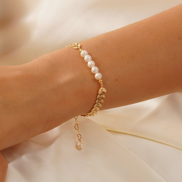 Leaf Jewelry, Sister Best friend Bracelet, Bridesmaid Gifts, Dainty Laurel leaf Adjustable bracelet with Pearls, Mother of the Bride Gift