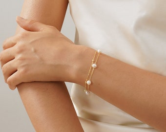 Doppelkette Perlenarmband, Layer Gold Armband, Armband mit natürlichen Süßwasserperlen, Hochzeitsarmband, Brautjungferngeschenk, Muttertagsgeschenk