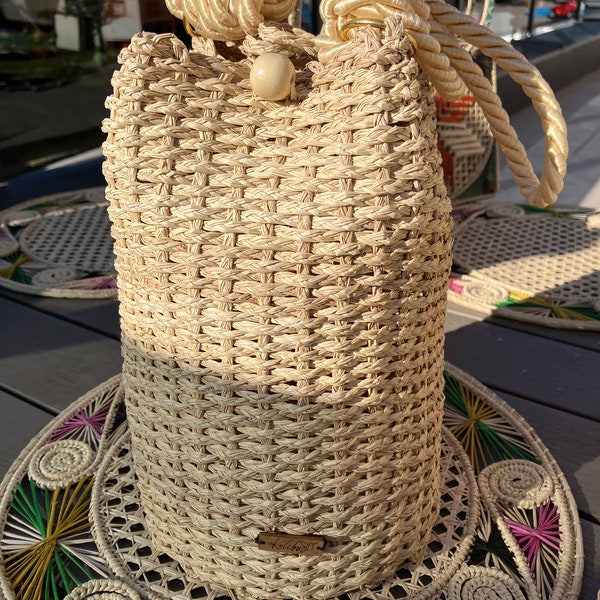 IRACA FREEDOM. Bucket Bag made of natural fiber. From nature to your hands. Colombian bag woven 100% Handmade.