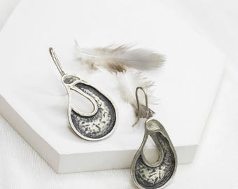 Pendientes de plata Affection: colgantes esculturales en forma de lágrima, joyería artística de plata oxidada