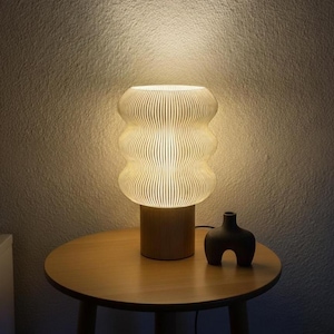 Lampada da tavolo Nami – Lampada da tavolo moderna con design ondulato | Lampada da comodino scandinava | Illuminazione d'atmosfera per il soggiorno o la camera da letto
