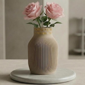 Personalisierte Vase mit Gravur – Stria | Vase mit Namen und Datum | Hochzeitsgeschenk, Jahrestag & Geschenk zum Einzug | Weihnachtsgeschenk