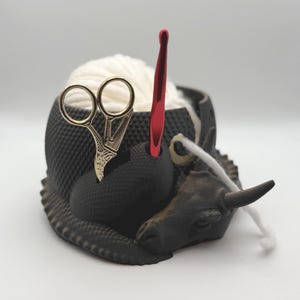 Ciotola per filati Dragon, ciotola per lana per lavorare a maglia e uncinetto: supporto per ferri da maglia e forbici per filati, diametro 12 cm