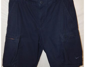 Short cargo vintage en coton Nike. Taille 34