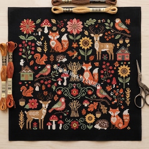 Peut inclure: Une toile de point de croix noire avec un motif d'automne coloré. Le motif comprend des renards, des cerfs, des oiseaux, des écureuils, des champignons, des tournesols et des maisons. Le texte "Original Work By ONESEQ" est visible. Fils à broder et ciseaux sont également présents.